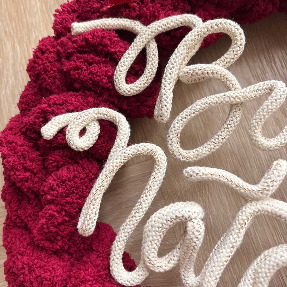 Ghirlanda natalizia in ciniglia panna o bordeaux con scritta personalizzata