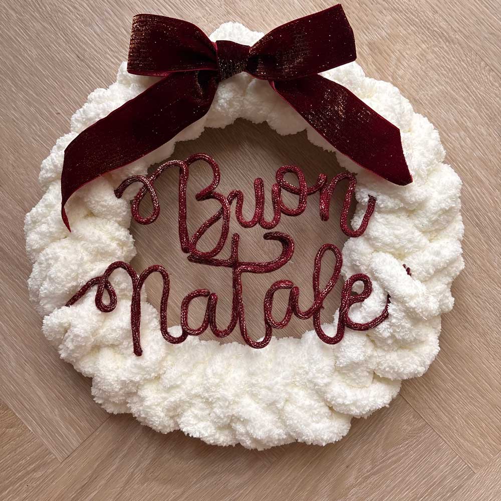 Ghirlanda natalizia in ciniglia panna o bordeaux con scritta personalizzata