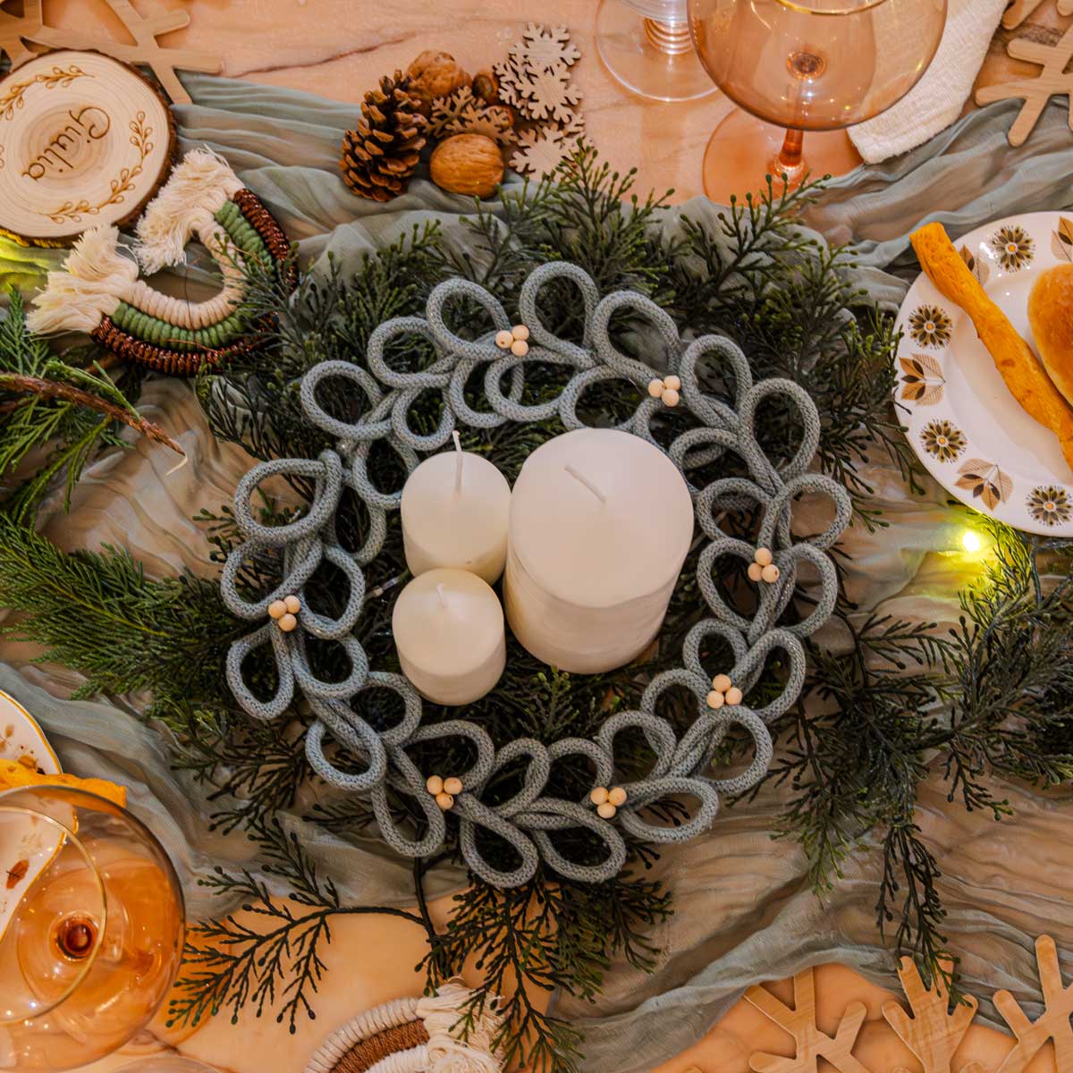 Ghirlanda natalizio di vischio in cotone con scritta in legno personalizzata