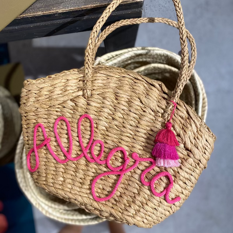 Borsa in paglia Nizza con nappe e scritta personalizzata