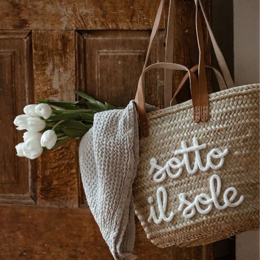 Borsa in paglia con scritta personalizzata