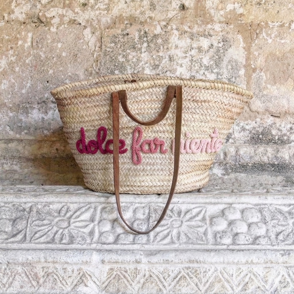 Borsa in paglia con scritta personalizzata