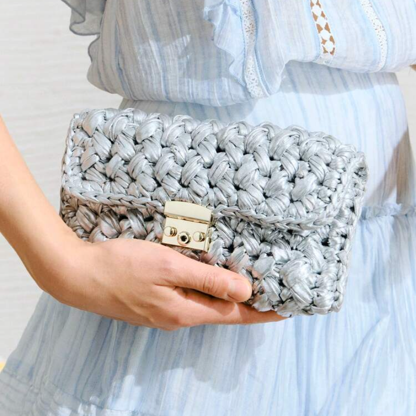 Pochette uncinetto pelle metallizzata argento