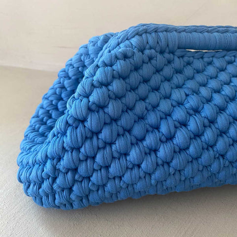 Maxi clutch all'uncinetto celeste