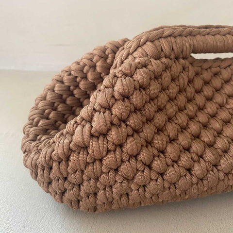 Maxi clutch all'uncinetto nocciola