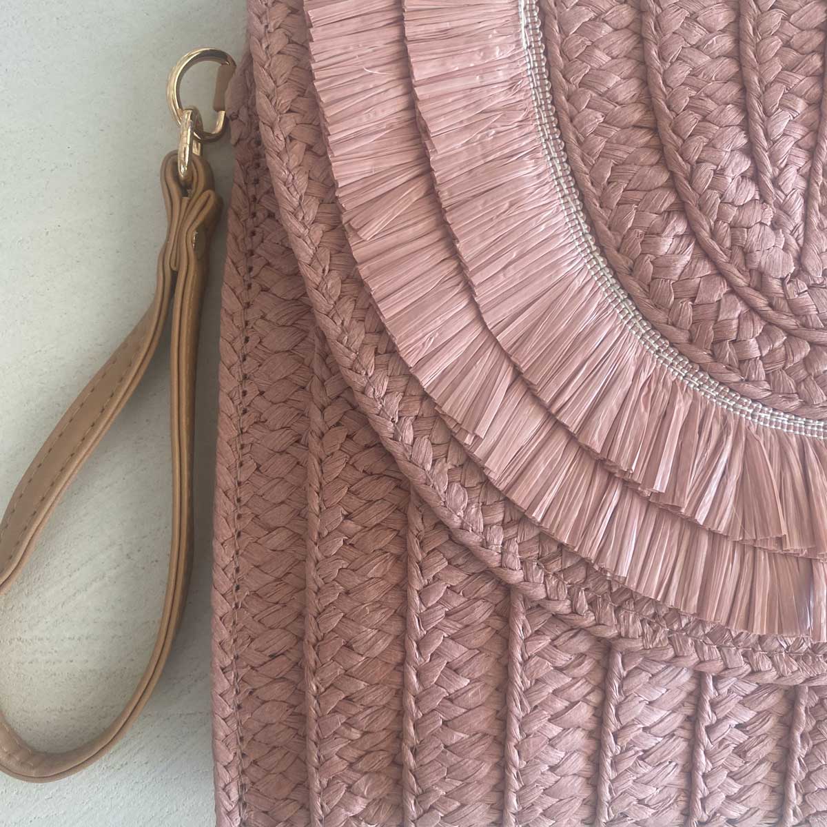 Pochette in paglia rosa antico con iniziale o nome personalizzato