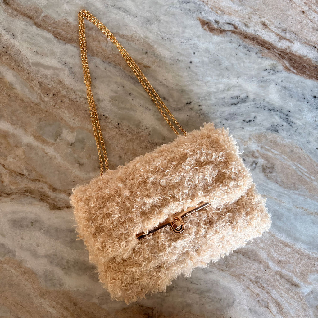 Pochette Teddy Bouclé Panna – Borsa a Mano e Tracolla Crochet Fatta a Mano in Italia