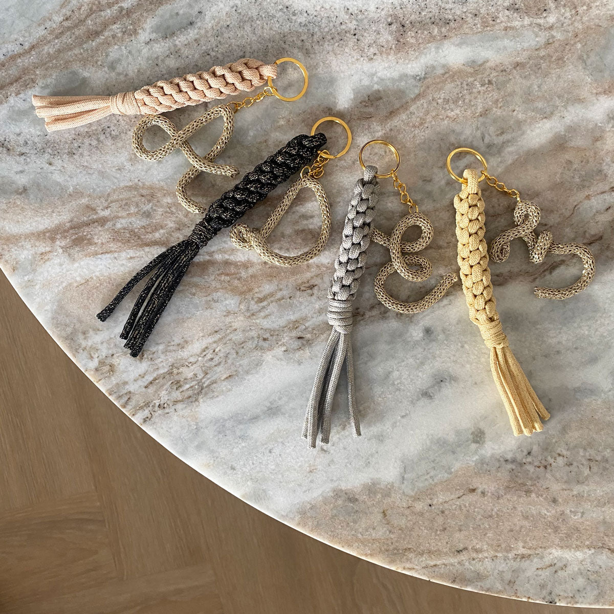 Portachiavi con iniziale charms da appendere alla borsa 