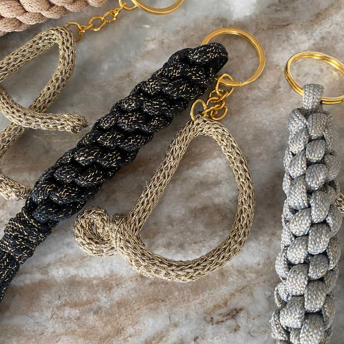 Portachiavi con iniziale charms da appendere alla borsa 