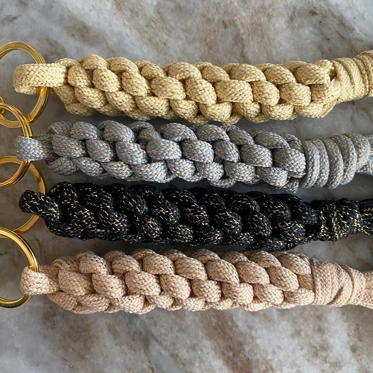 Portachiavi con iniziale charms da appendere alla borsa 