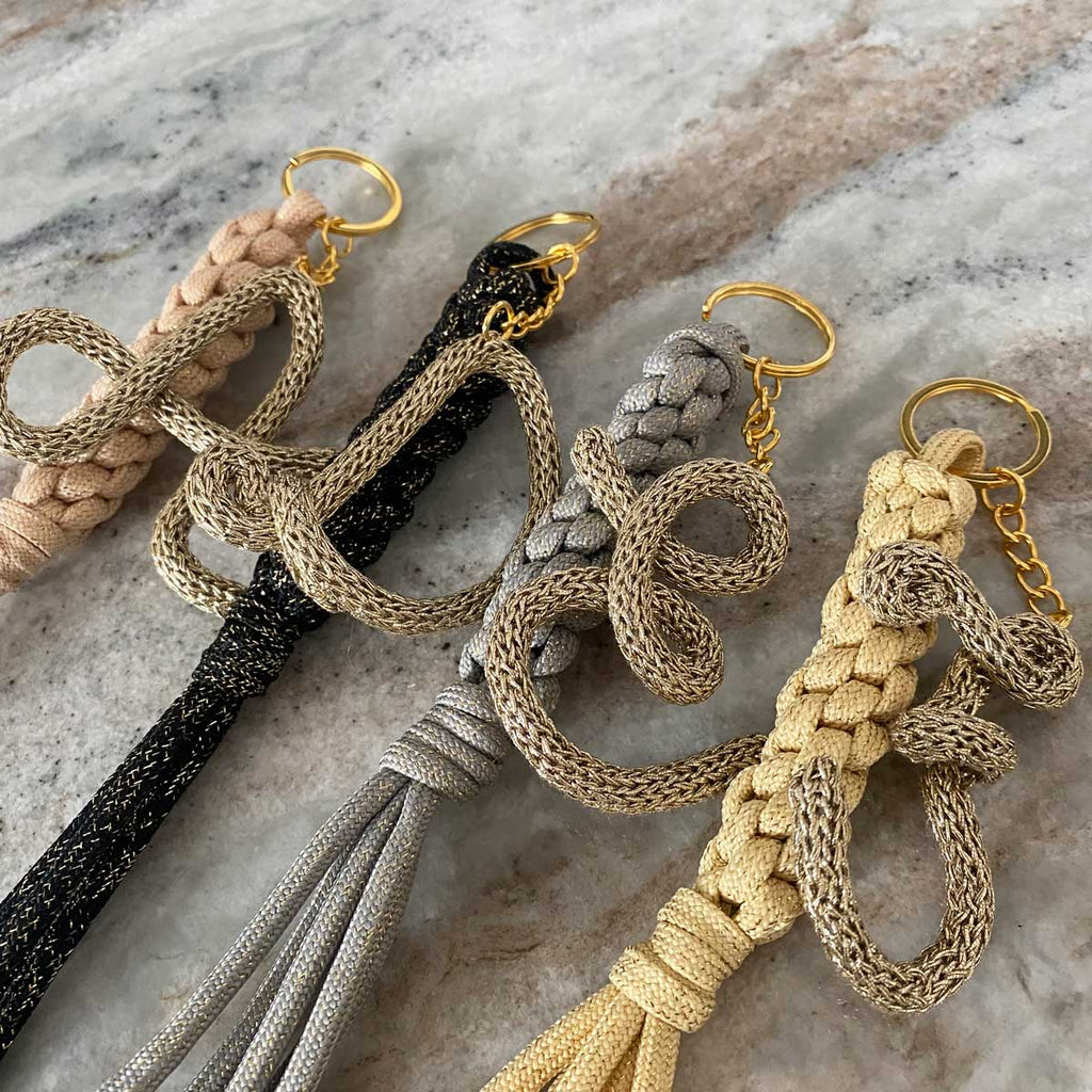 Portachiavi con iniziale charms da appendere alla borsa 