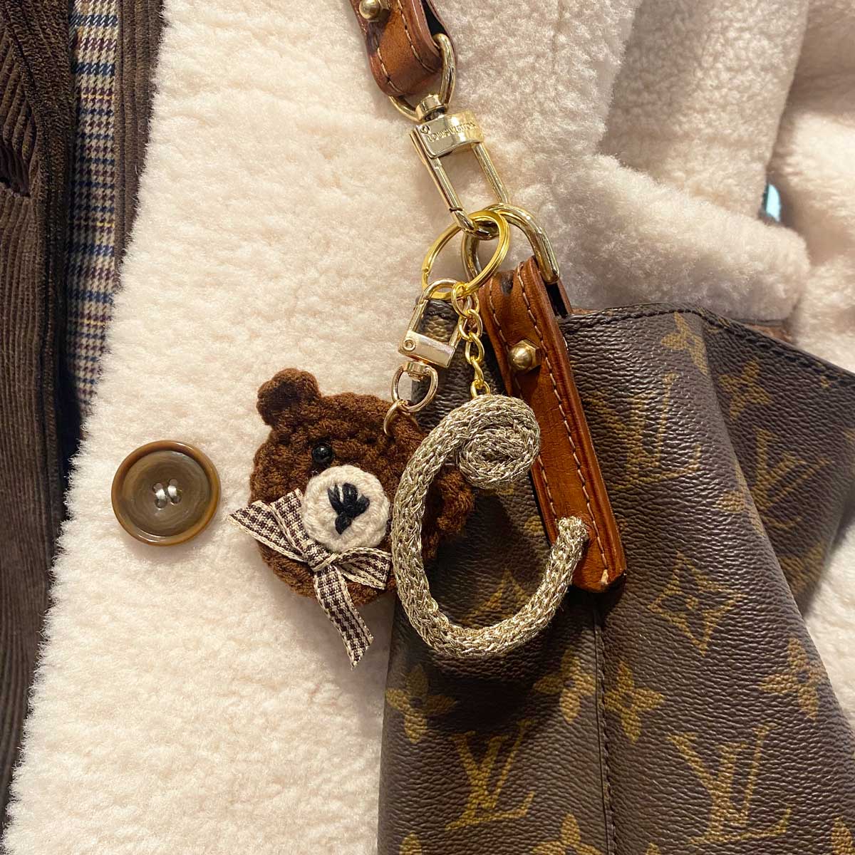 Portachiavi personalizzato con iniziale e orsetto all'uncinetto charm da appendere alla borsa