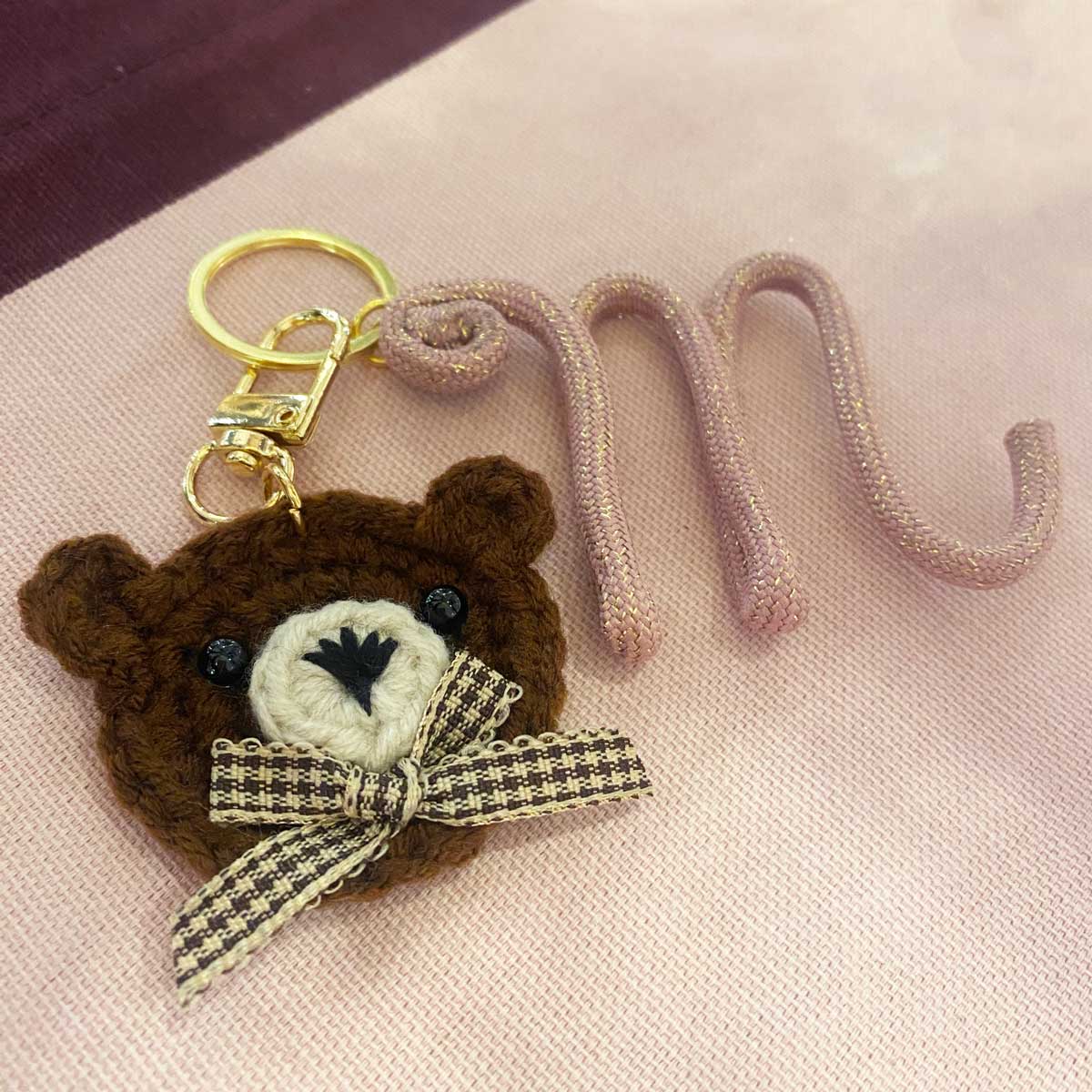 Portachiavi personalizzato con iniziale e orsetto all'uncinetto charm da appendere alla borsa