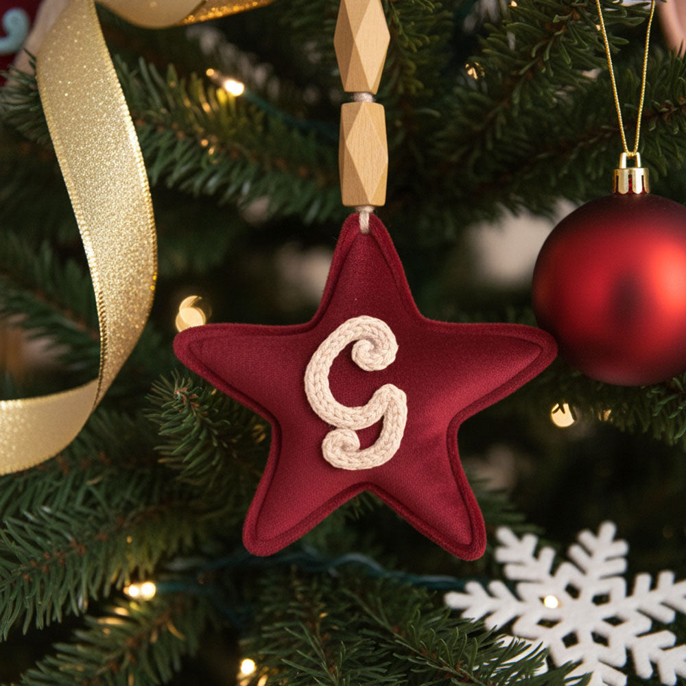 Stella in velluto bordeaux per albero di natale personalizzata con iniziale