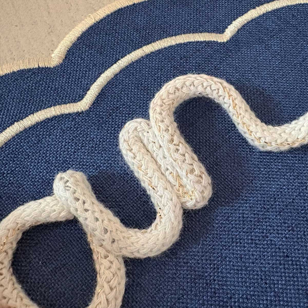 Tovaglietta personalizzata con nome ondulata blu 