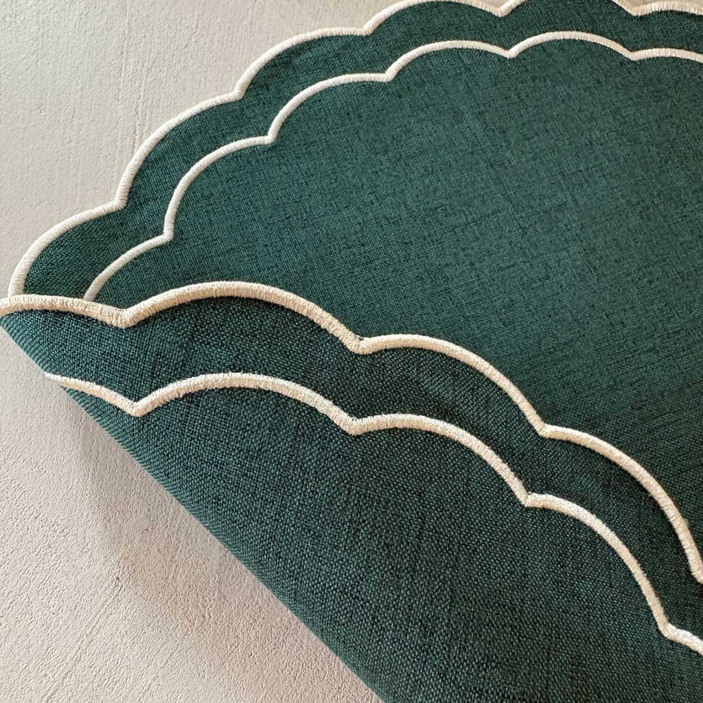 Tovaglietta personalizzata con nome bordo ondulato verde