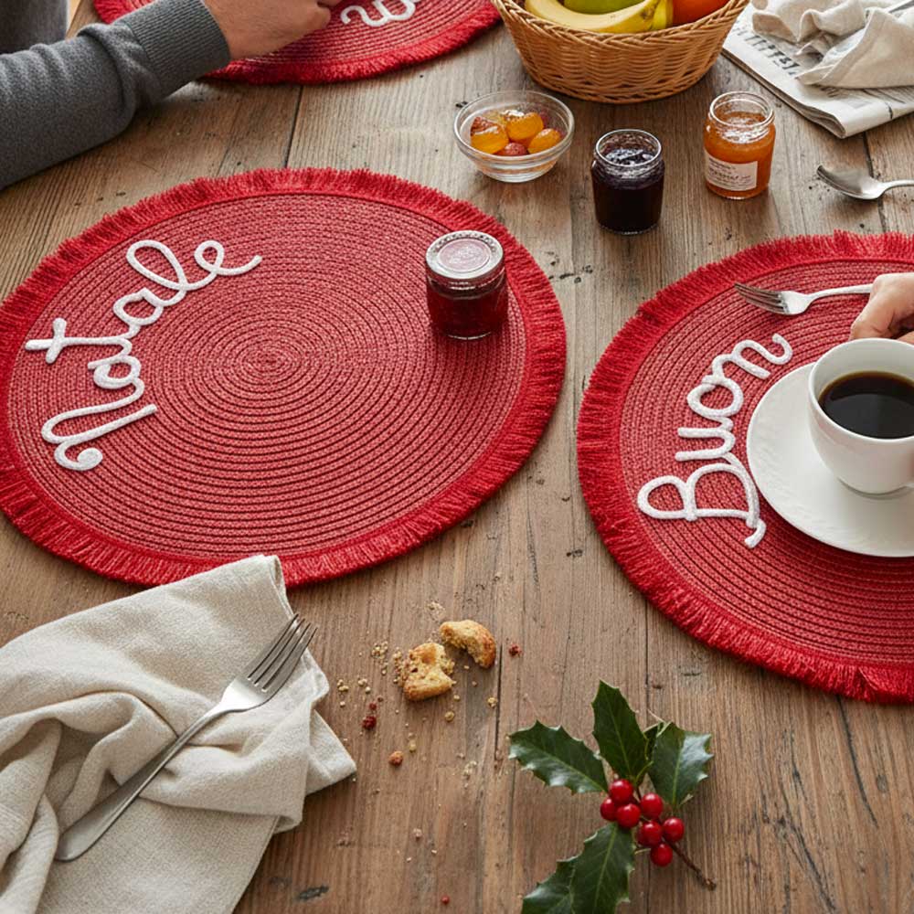 Tovaglietta natalizia personalizzata con scritta rossa e frange