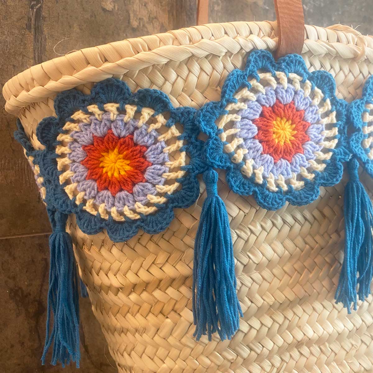 Coffa siciliana decorata borsa in paglia con granny squares uncinetto