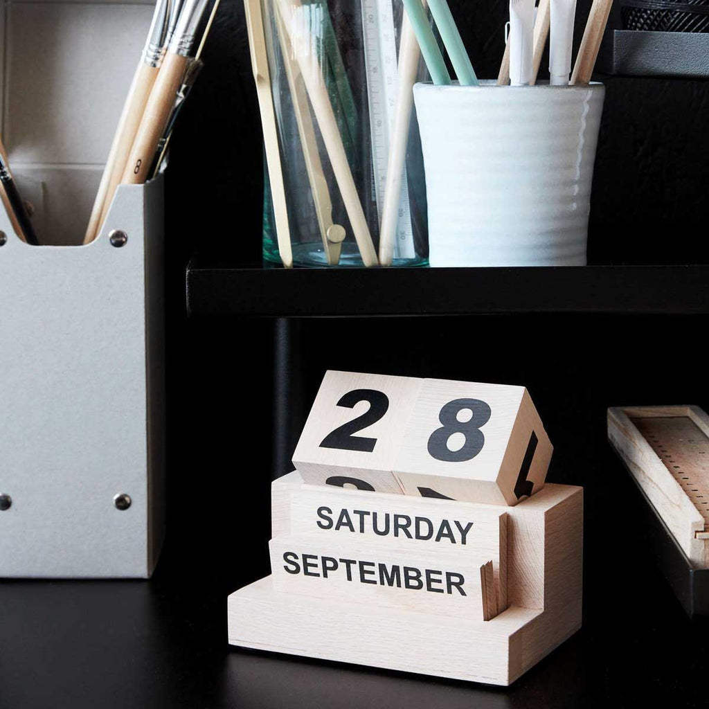 House Doctor calendario in legno Eternity